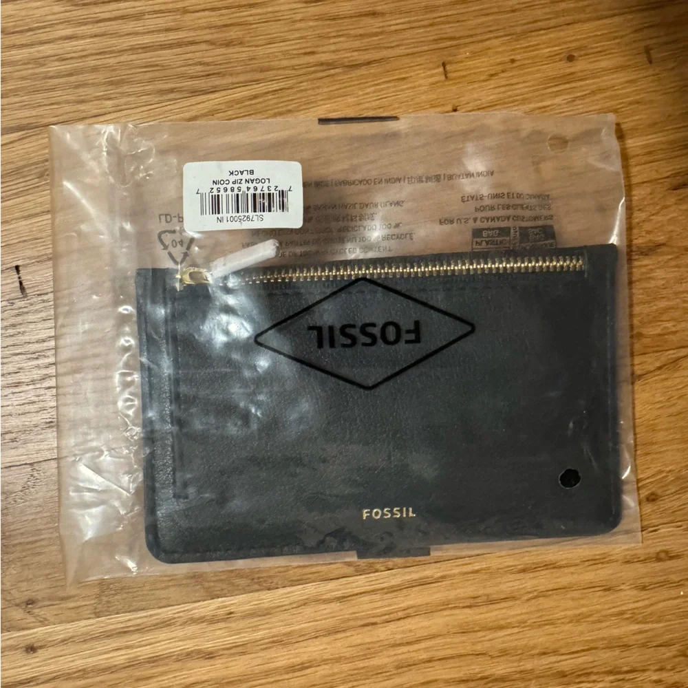 Fossil Black Leather card wallet with Gold Zipper - Picture 4 of 6